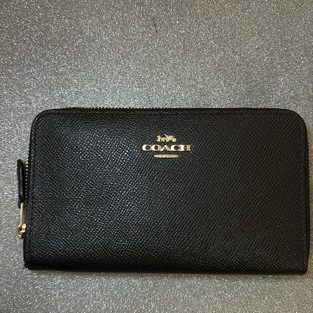 Coach Medium Zip Around Wallet Black